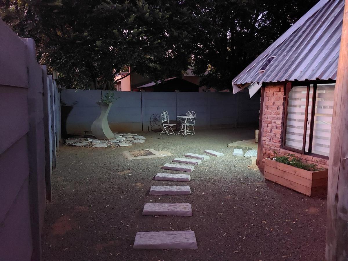 The Spare Room Cottage - Cosy And Private Bloemfontein Exterior foto